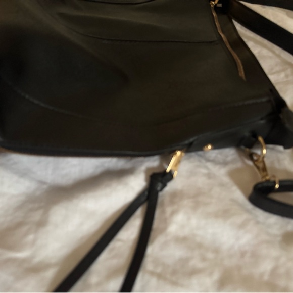 Elegant Black Shoulder Bag - Picture 2 of 6